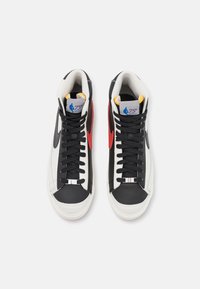 Nike Sportswear BLAZER MID '77 EMB - Sapatilhas de cano alto - sail/black/chile red