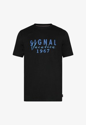Sort T-shirt med korte ærmer med blå tekst "SIGNAL Vacation 1967" trykt midt på forsiden.