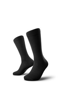 Svarta bomullssockor med en slät yta, ribbade fållar och en klassisk knähög design. Inga synliga mönster eller detaljer.