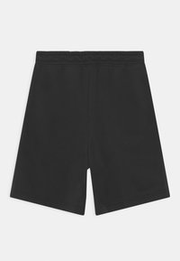 Pantaloni corti neri con cintura elastica, taglio dritto, realizzati in tessuto morbido e liscio, privi di motivi o disegni visibili.