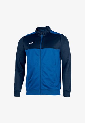 Herren-Sportjacke mit durchgehendem Frontreißverschluss, dunkelblauer oberer Teil, blauer unterer Bereich, lange Ärmel und ein weißes Joma-Logo auf der Brust.
