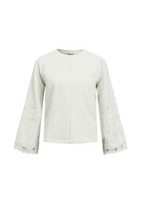 Haut gris clair à manches longues avec des manches larges ornées de dentelle florale et de détails brodés le long des poignets et des avant-bras.