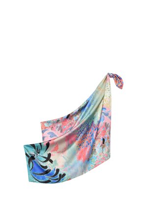 Foulard en soie avec des motifs floraux et animaliers abstraits en bleu, rose, corail et vert, noué à un coin.