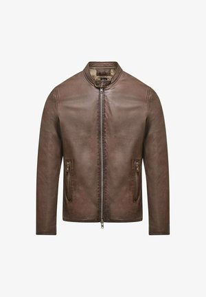 Giacca in pelle marrone con colletto rotondo, chiusura frontale con zip e due tasche con zip. Tessuto liscio e design aderente.