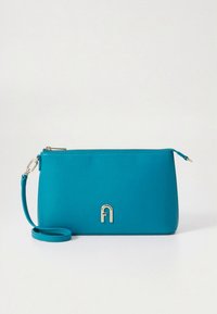 Türkizkék bőr oldaltáska sima felülettel, zipzáras záródással és aranyszínű fémlogóval az elején. Levehető pánttal rendelkezik.