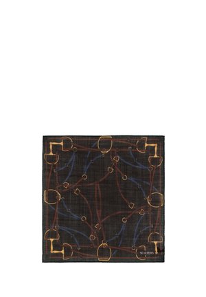 Pañuelo cuadrado negro con un patrón de correas de cuero entrelazadas en tonos marrón y azul estilo ecuestre y hebillas doradas. Nombre de la marca Scalpers en la esquina.