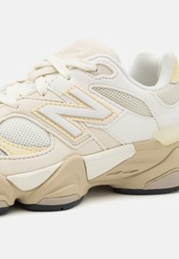 New Balance 9060 UNISEX - Tossud - sea salt