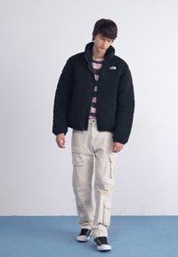 The North Face HIGH PILE JACKET  - Vinterjacka - black