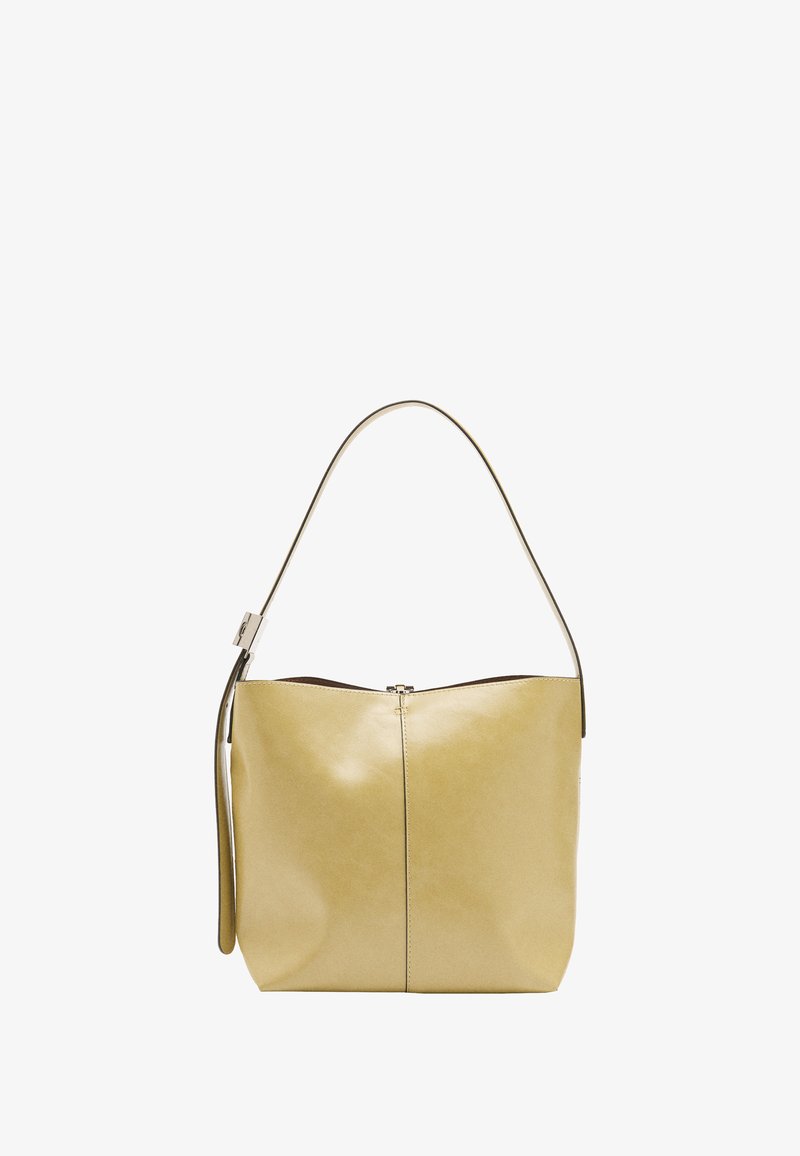 Żółta skórzana torebka o gładkim wykończeniu, z pojedynczym paskiem na ramię i zapięciem na zamek, cechująca się minimalistycznym wzornictwem i brakiem widocznych wzorów.