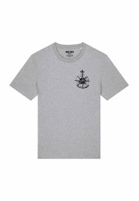 T-shirt in cotone grigio con collo tondo, caratterizzata da una stampa grafica nera di una bussola e testo nell'area sinistra del petto. Maniche corte.