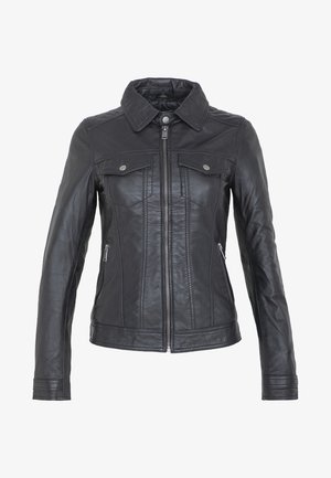 Chaqueta de cuero negro con cierre de cremallera frontal, botones a presión, dos bolsillos en el pecho y detalles de costura. Presenta un cuello clásico y un diseño ajustado.