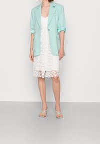 VILA Cocktailklänning - white