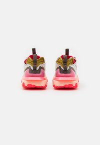 Nike Sportswear REACT VISION - Sapatilhas - summit white/ironstone/siren red