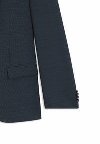 Marinblå skräddarsydd kostymärm med en texturerad tyg, enkel knappstängning och ett slag med rundad ficka.