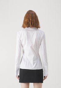 Patrizia Pepe CAMICIA BLOUSE - Camicia - bianco ottico