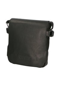 Borsa a tracolla in pelle nera con superficie testurizzata, chiusura con patta e tracolla regolabile; presenta un'etichetta del marchio impresso sul davanti.