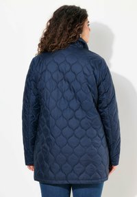 Ulla Popken HYPRAR - Vinterkappa /-rock - marine