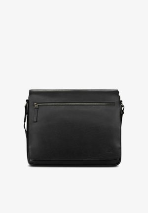 Borsa a tracolla in pelle nera con design elegante, dotata di tasca frontale con cerniera, tracolla regolabile e dettaglio del logo in rilievo nell'angolo.