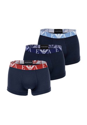 Tres pares de bóxers para hombre en tonos azul marino y azul, con cinturas elásticas de marca en diferentes colores y diseños de logotipos.