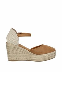 Espadrille de cuña de ante tan con suela de yute trenzado y tira de talón de tela con estampado a cuadros. Diseño de punta almendra y correa en el tobillo.