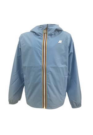 Giacca con cappuccio azzurro chiaro, polsini elasticizzati, cerniera frontale con bordatura multicolore e piccolo logo bianco sul petto.