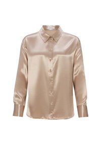 Chemise en satin de couleur beige clair avec un col pointu, des manches longues et une fermeture à boutons à l'avant. Texture brillante et finition lisse.