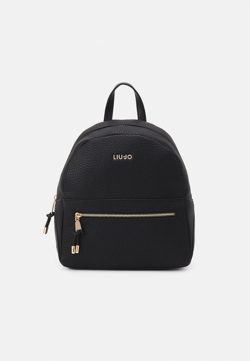 Sac à dos en cuir noir texturé avec une fermeture éclair dorée et le logo de la marque LIU·JO à l'avant, doté d'une poignée supérieure et d'une poche avant zippée.