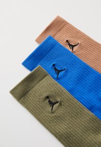 Jordan EVERYDAY CUSH CREW 3 PACK UNISEX  - Calcetines de deporte - game royal/medium olive/archaeo brown/black