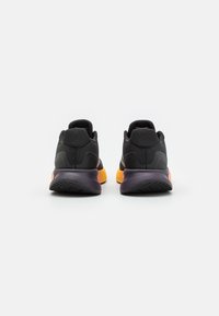 adidas Performance RUNFALCON - Løbesko til landevejen - core black/zero metallic/aurora black