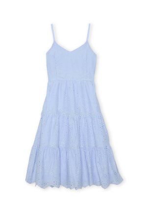 Vestido sin mangas de color azul claro, hecho de una tela con patrones bordados, con un cuerpo ceñido y una falda acampanada de volantes.