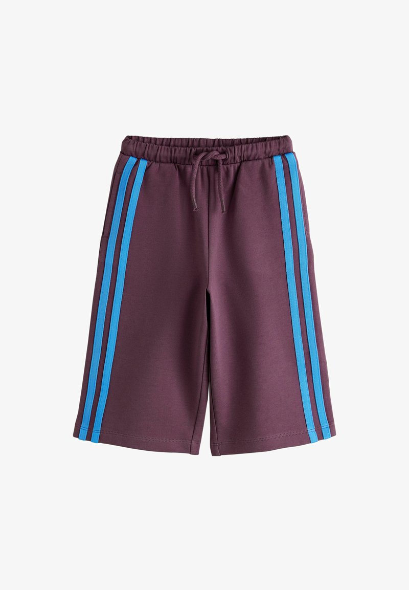 Lila knielange Shorts mit elastischem Bund und Kordelzug, mit zwei vertikalen hellblauen Streifen auf jeder Seite.