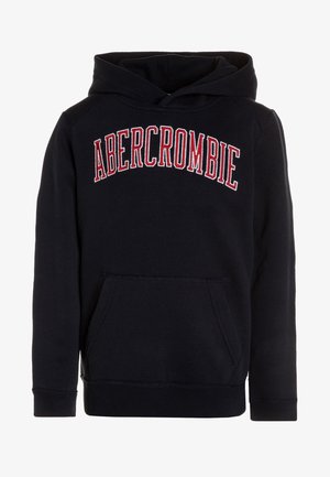 Sort hættetrøje med frontlomme og rødt "ABERCROMBIE" tekst buet over brystet i fede, markerede store bogstaver.