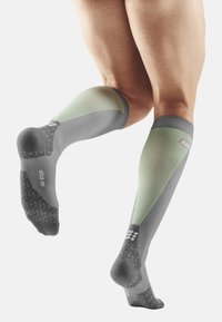 CEP COMPRESSION ULTRALIGHT - Kniestrümpfe - grey lime