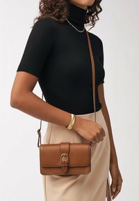 Fossil ZOEY - Olkalaukku - brown