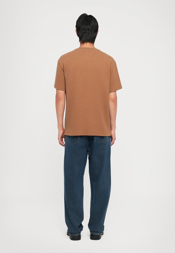 Basic T-shirt - cognac4