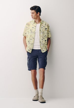 Next, REGULAR FIT - PRINT SHORT SLEEVE SHIRT . - Overhemd - lemon yellow beach