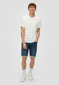 s.Oliver MAURO: BERMUDA MIT GERADEM BEIN - Short en jean - blau