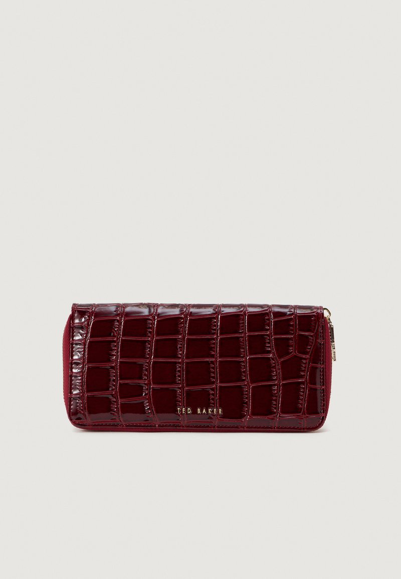 Burgundy-lakkausnahkalompakko, jossa on krokotiili-tekstuuri, kultaiset yksityiskohdat ja vetoketjukiinnitys, etupuolella logo.
