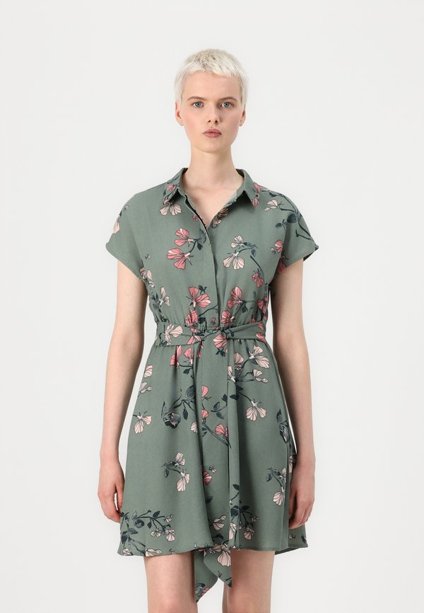 VMNEWHALLIE SHORT DRESS - Blusenkleid