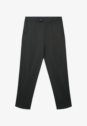 Pantaloni neri a gamba dritta con pieghe frontali, tasche laterali, passanti per cintura e chiusura con bottone in vita.