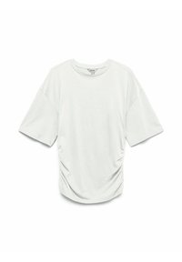 T-shirt gris clair à manches courtes en tissu doux, avec un col rond et des détails froncés sur les côtés pour ajouter de la texture.