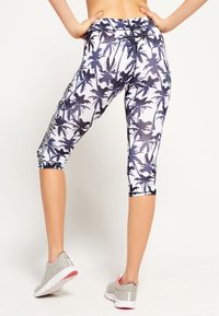 Superdry & Co 3/4 sportovní kalhoty - white
