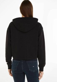 Tommy Jeans TJW ESSENTIAL LOGO RELAXED FIT - Jersey con capucha - schwarz