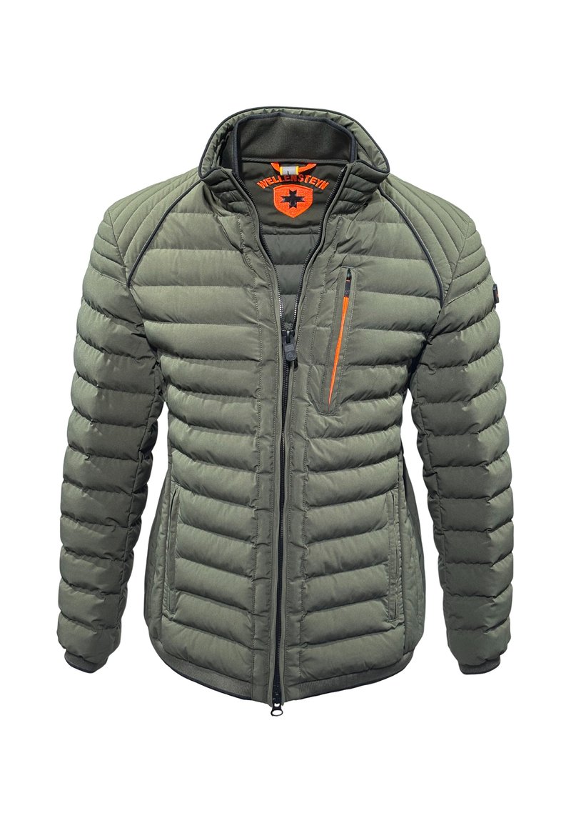 Grüne gepolsterte Jacke mit hohem Kragen, schwarzen Akzenten und orangefarbener Reißverschlussdetail. Verfügt über horizontale Nähte und einen Reißverschluss auf der Vorderseite.