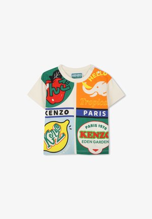 T-shirt bianca a maniche corte con molteplici grafiche colorate che includono frutta e testo. Tessuto in cotone morbido con scollatura rotonda.