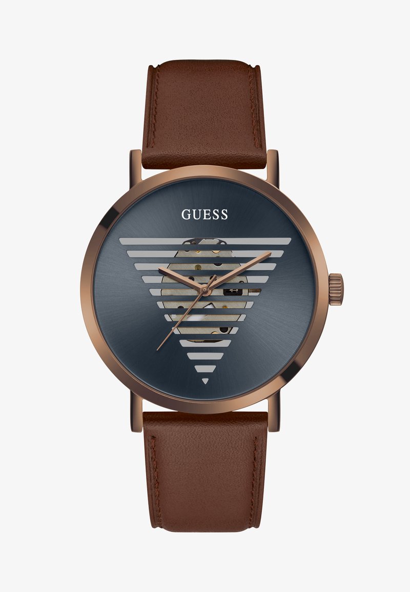 Bruin leren horloge met een ronde blauwe wijzerplaat, met horizontale zilveren lijnen, gouden accenten en een transparant gedeelte dat de mechaniek onthult.
