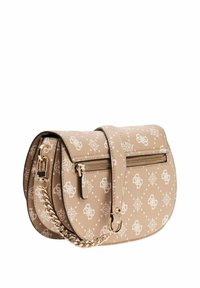 Sac bandoulière beige avec motif floral blanc, ferrures dorées, une poche zippée et une finition texturée. Doté d'une bandoulière en chaîne et cuir.
