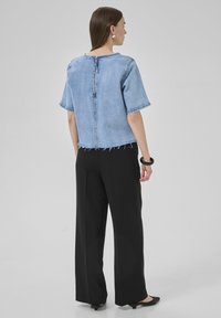 My Essential Wardrobe LATTI - Bluza - light blue retro wash