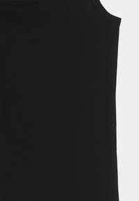 Svart ärmlös linne i mjuk bomull med en åtsittande design, med rund halsringning och rena kanter. Enkel, enfärgad.
