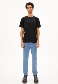 ARMEDANGELS AARJO TARPA - Vaqueros tapered - washed light indigo